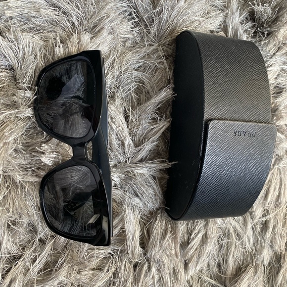 PRADA/ WILDFOX/ RAY BANS - Picture 12 of 14